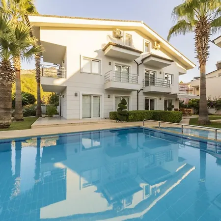 Villa With Garden And Pool In Kemer Antália
